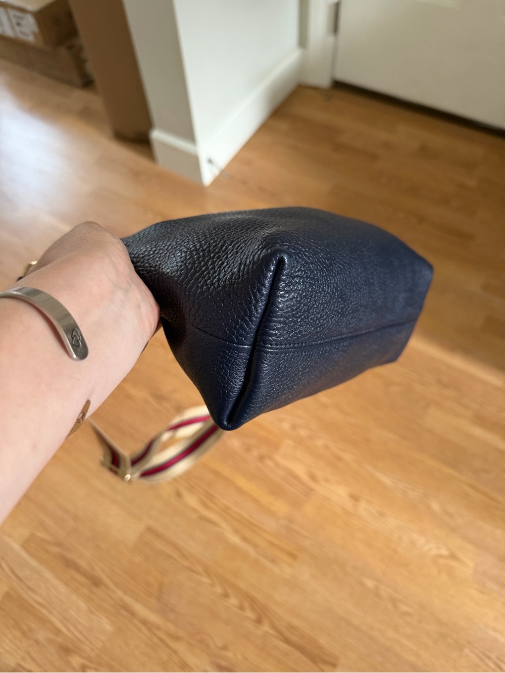 Burberry Navy Leather Crossbody Bag with Striped Strap - Picture 4 of 6